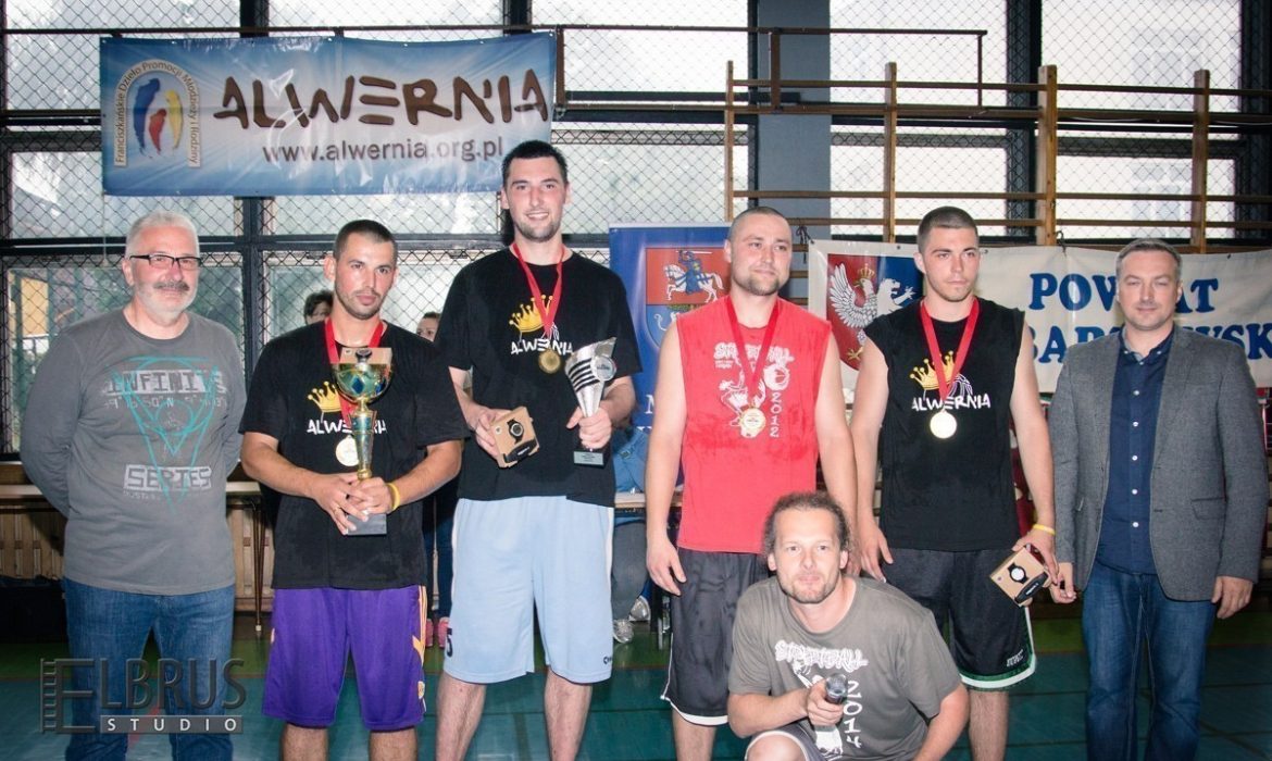 Alwernia g&oacute;rą w Streetballu w Lubartowie