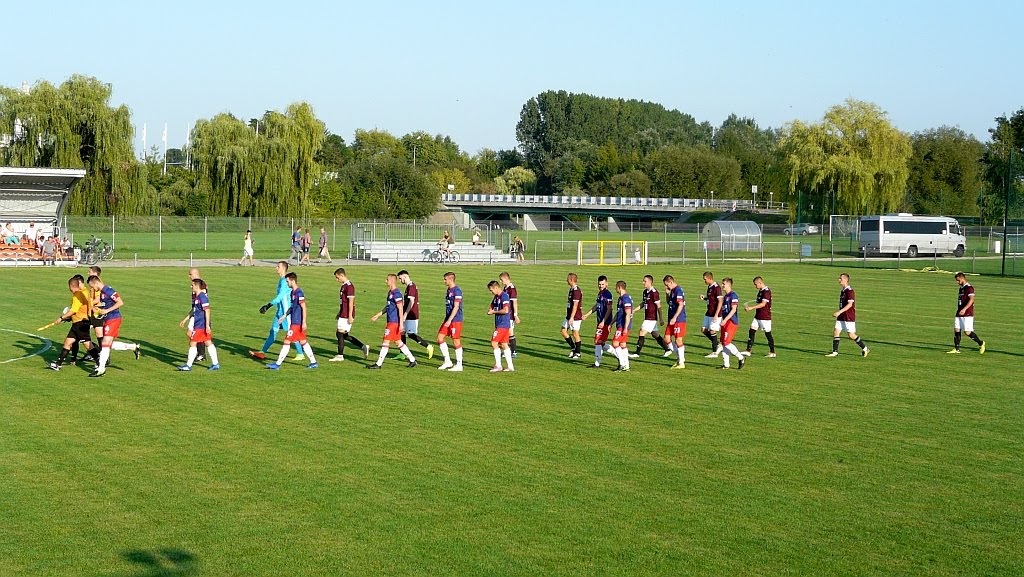 Kontrowersyjny remis w meczu Kryształu z Powiślakiem