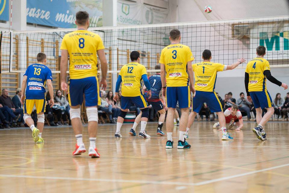 MOS wygrał z Huraganem zagrywką