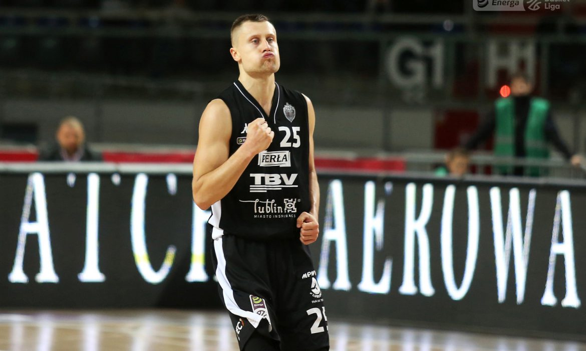 Hala Mistrz&oacute;w podbita