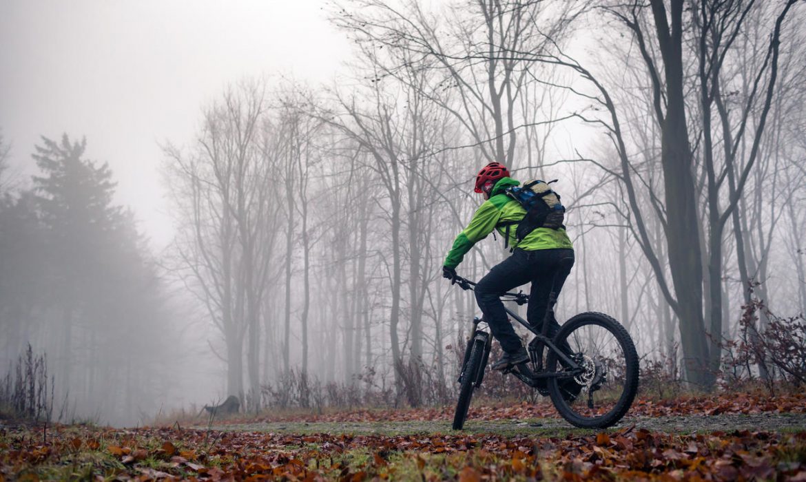 Rodzaje oświetlenia rowerowego &ndash; co wybrać na zimę?