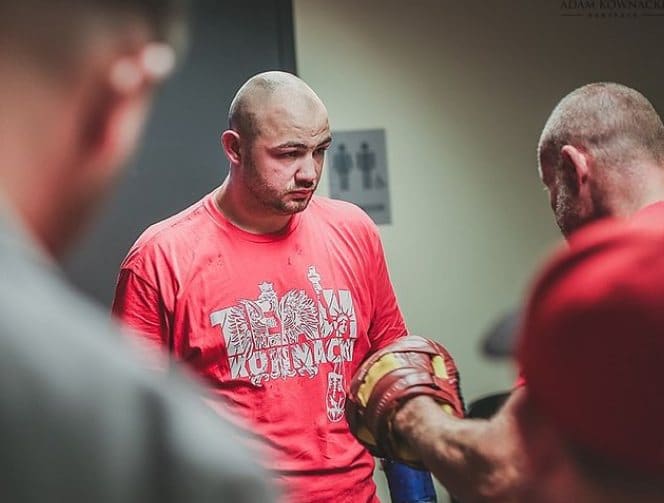 Adam Kownacki kontuzjowany. Jest zdjęcie. Skr&oacute;t walki