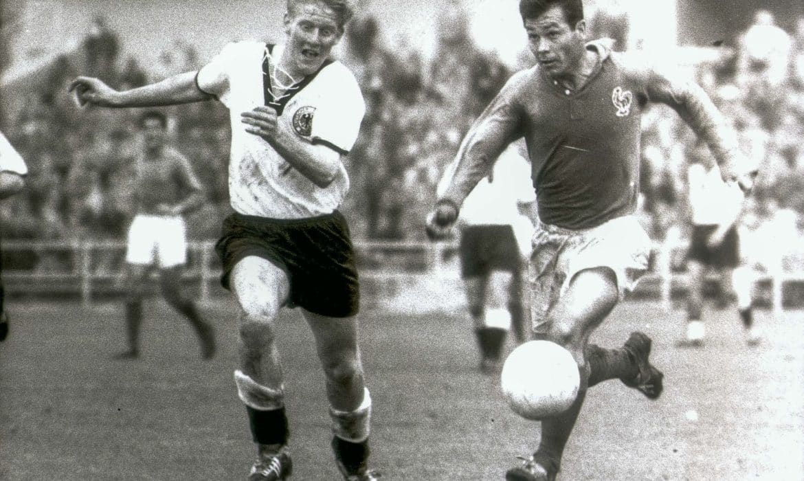 Just Fontaine nie żyje. Legendarny kr&oacute;l strzelc&oacute;w MŚ miał 89 lat