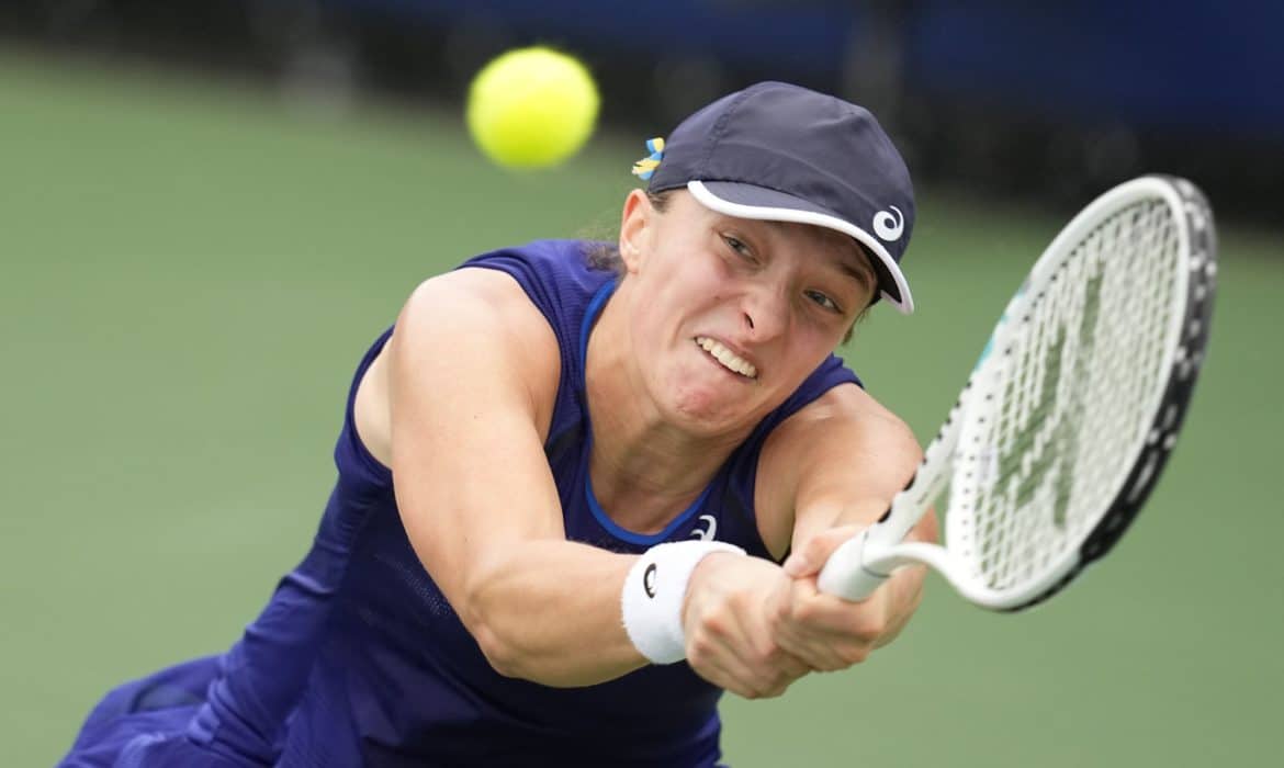 Kiedy gra Iga Świątek z Rybakiną? O kt&oacute;rej finał World Tennis League?