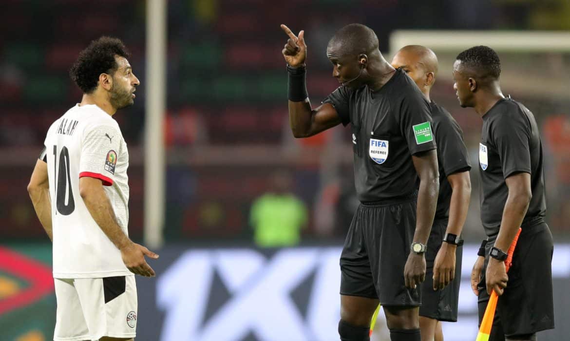 Kto sędziuje mecz Holandia &ndash; Katar? Sędzia z Gambii zadba o porządek na boisku