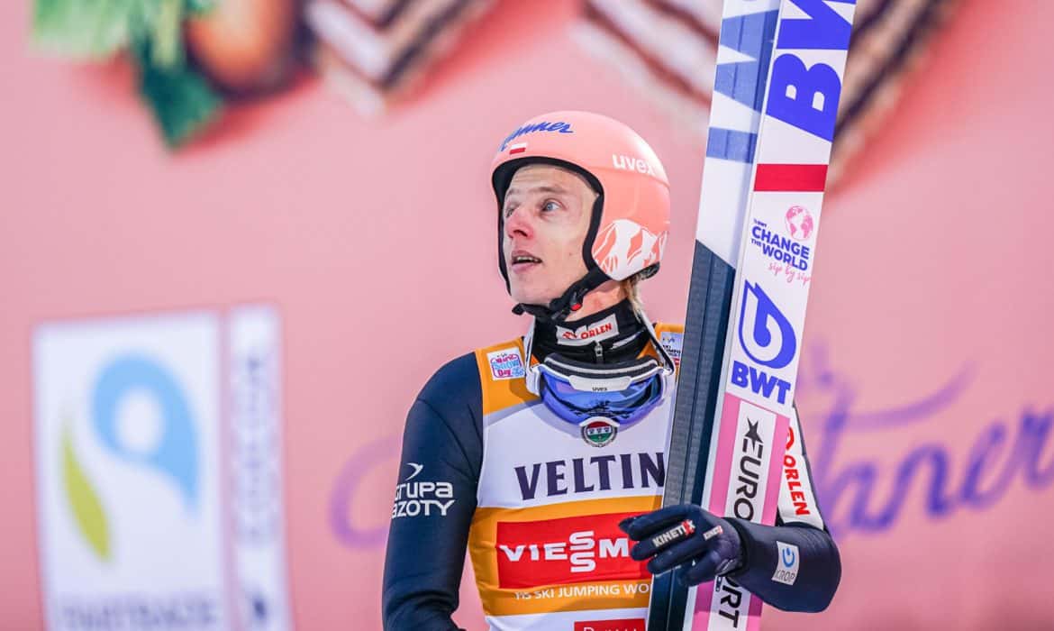 Turniej Czterech Skoczni: Dawid Kubacki z dalekimi skokami na treningu!