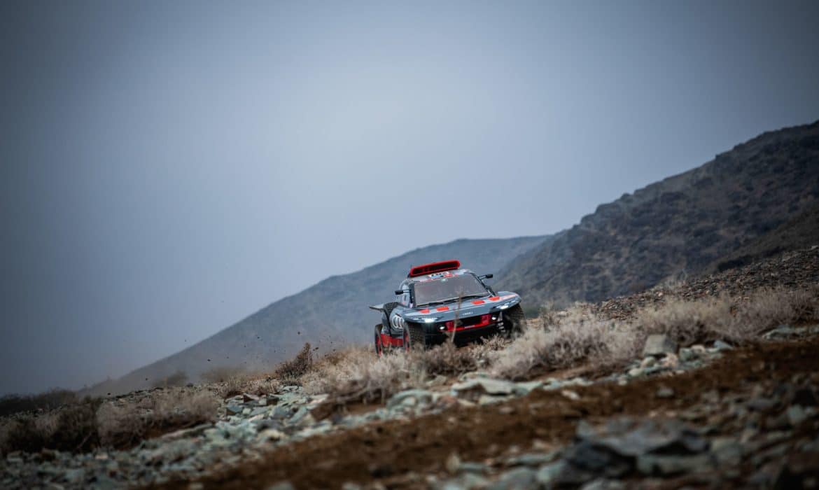 Dakar 2023: Carlos Sainz w szpitalu (WIDEO Z WYPADKU)