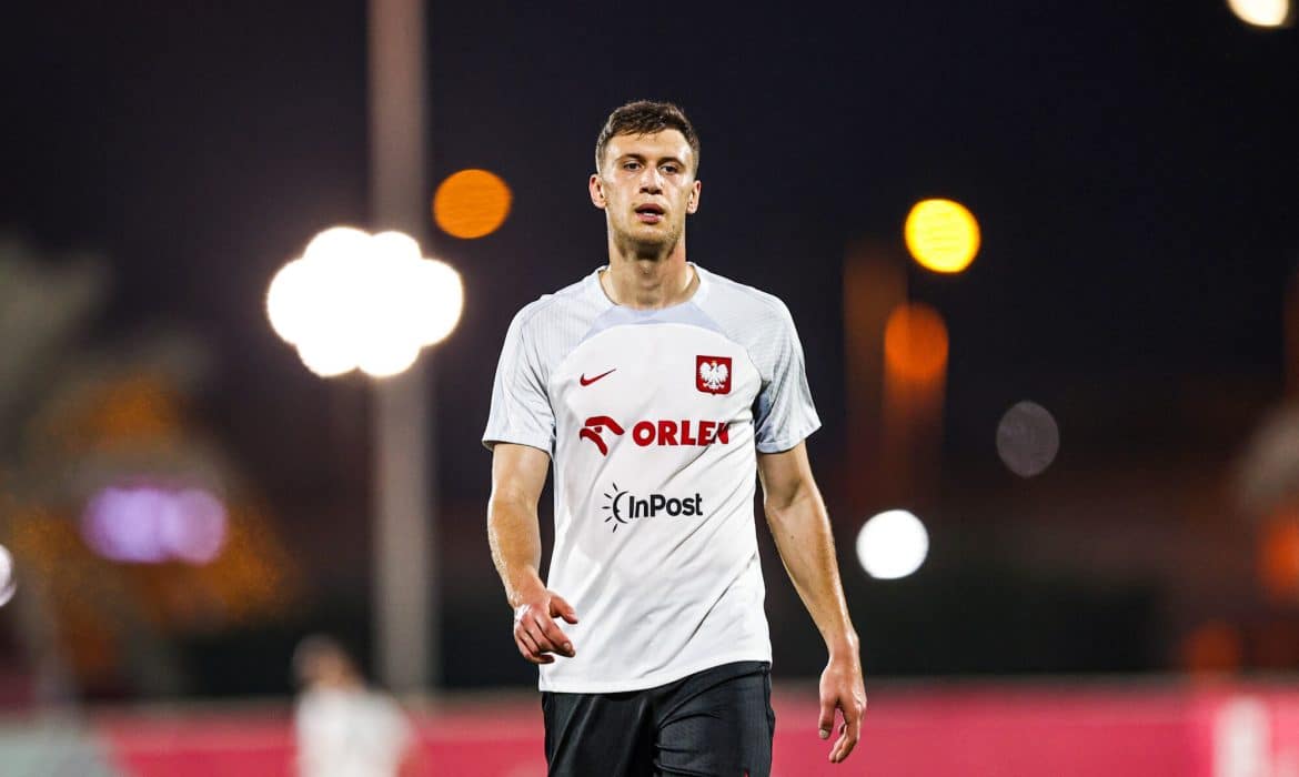 Krystian Bielik kontuzjowany. Wiadomo, kiedy wr&oacute;ci do gry