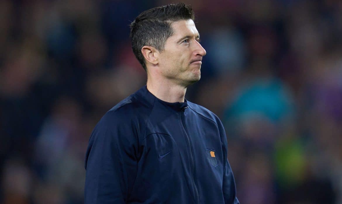 Robert Lewandowski w dołku. Hiszpanie piszą o przyczynach