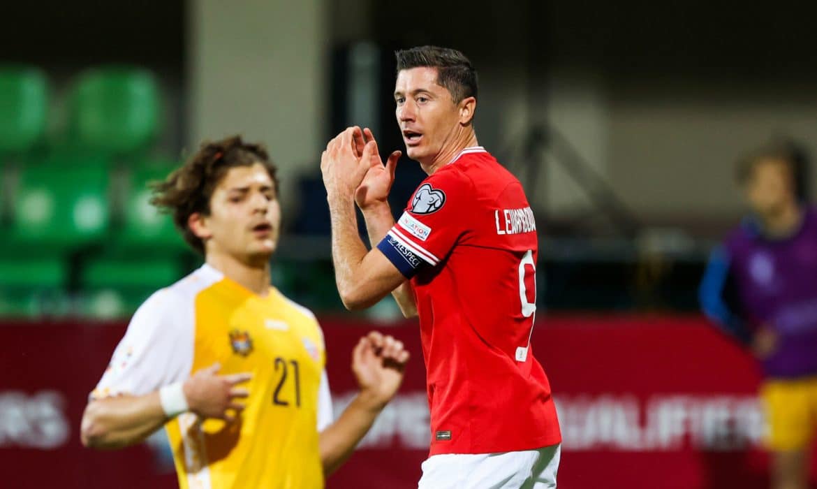 Reprezentacja Polski spadła w rankingu FIFA. W czoł&oacute;wce bez zmian