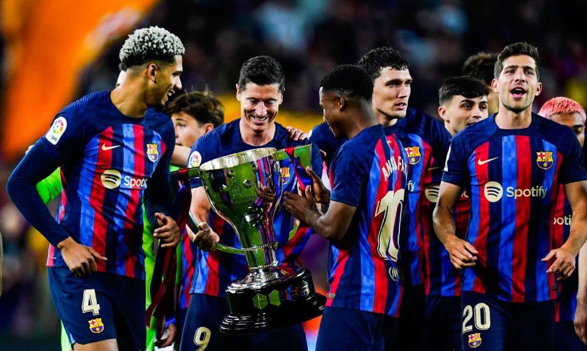 FC Barcelona wybrała kapitan&oacute;w. Co z Robertem Lewandowskim?