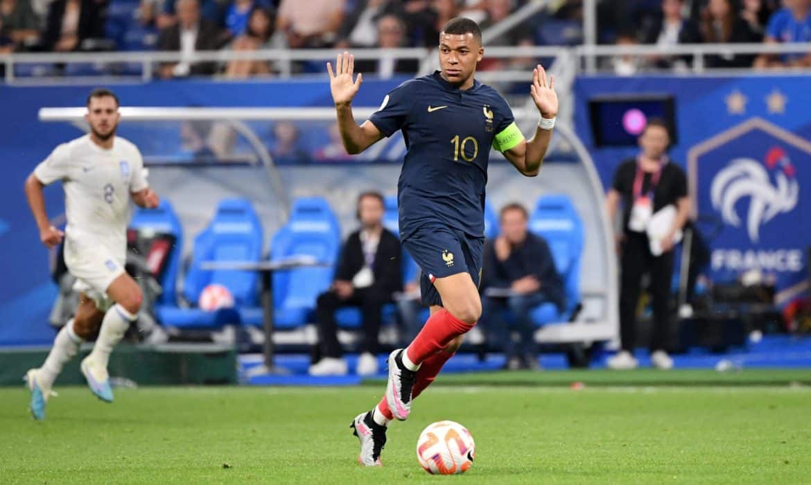 Kylian Mbapp&eacute; odejdzie do Arabii Saudyjskiej? Jego rodzina naciska na transfer