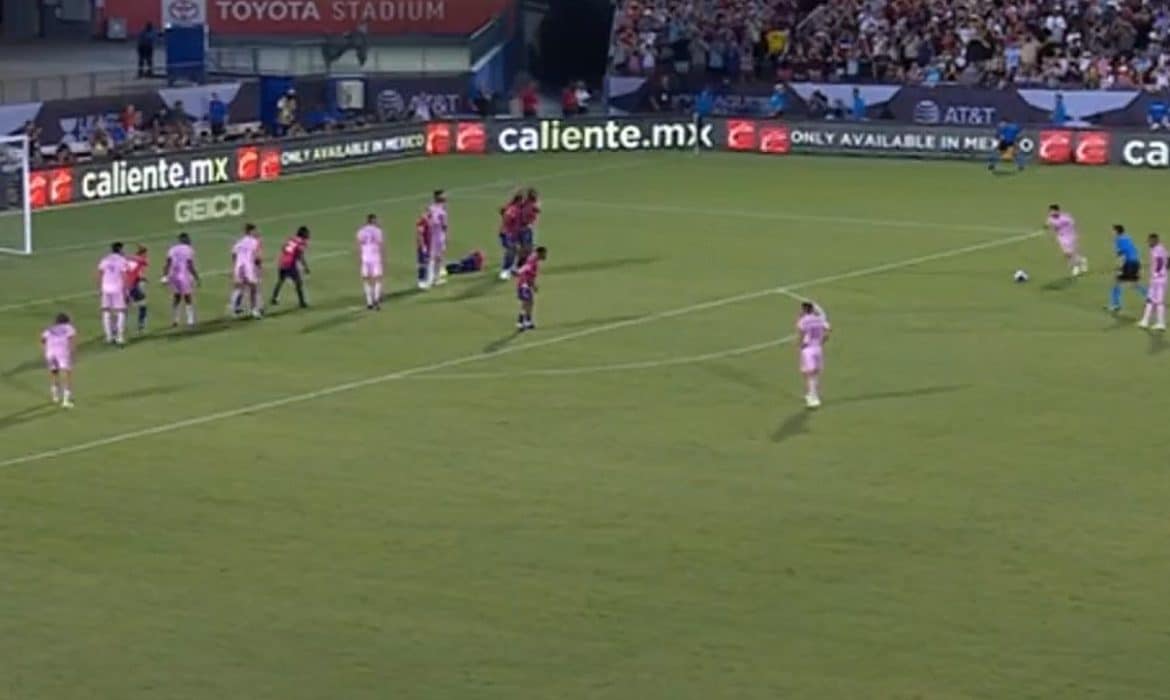 Leo Messi z fantastycznym golem z rzutu wolnego (WIDEO)