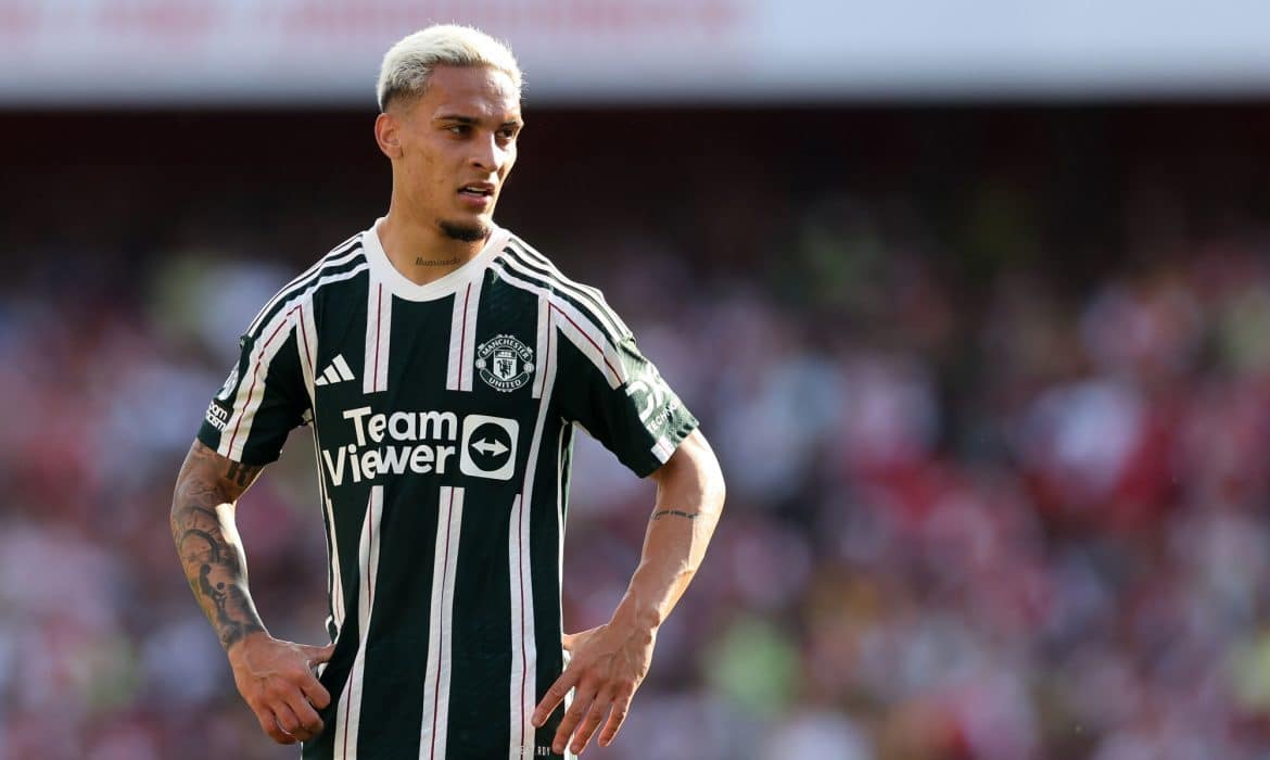 Antony nie wr&oacute;ci na razie do Manchesteru United. Jest komunikat klubu [OFICJALNIE]