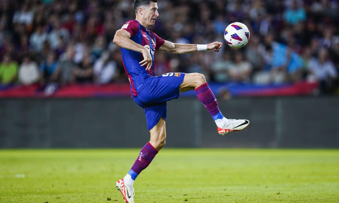 Robert Lewandowski trafi na ławkę rezerwowych? Trener FC Barcelony zabrał głos