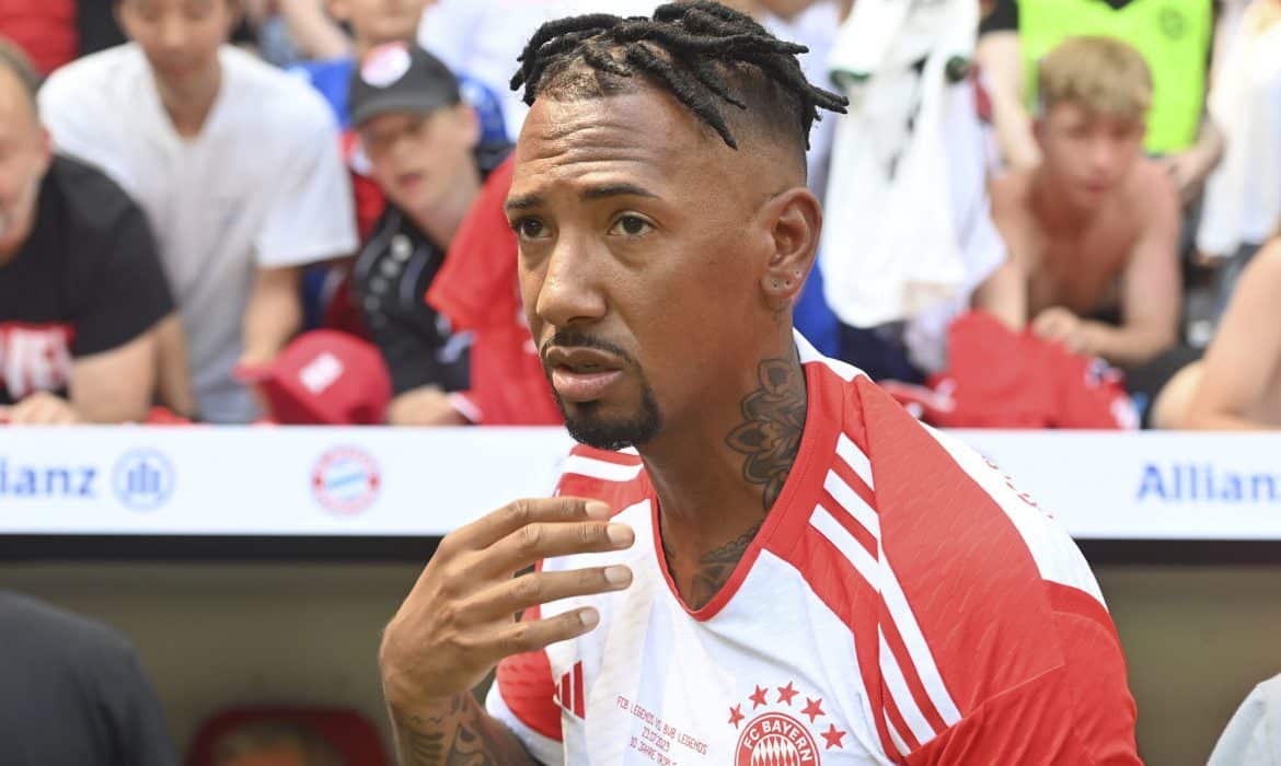 J&eacute;r&ocirc;me Boateng został oszukany przez Bayern Monachium? Niemiec rozczarowany