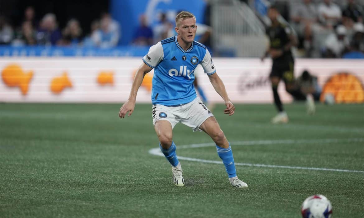 Karol Świderski strzelił dziewiątą bramkę w lidze. Świetne wykończenie Polaka [WIDEO]