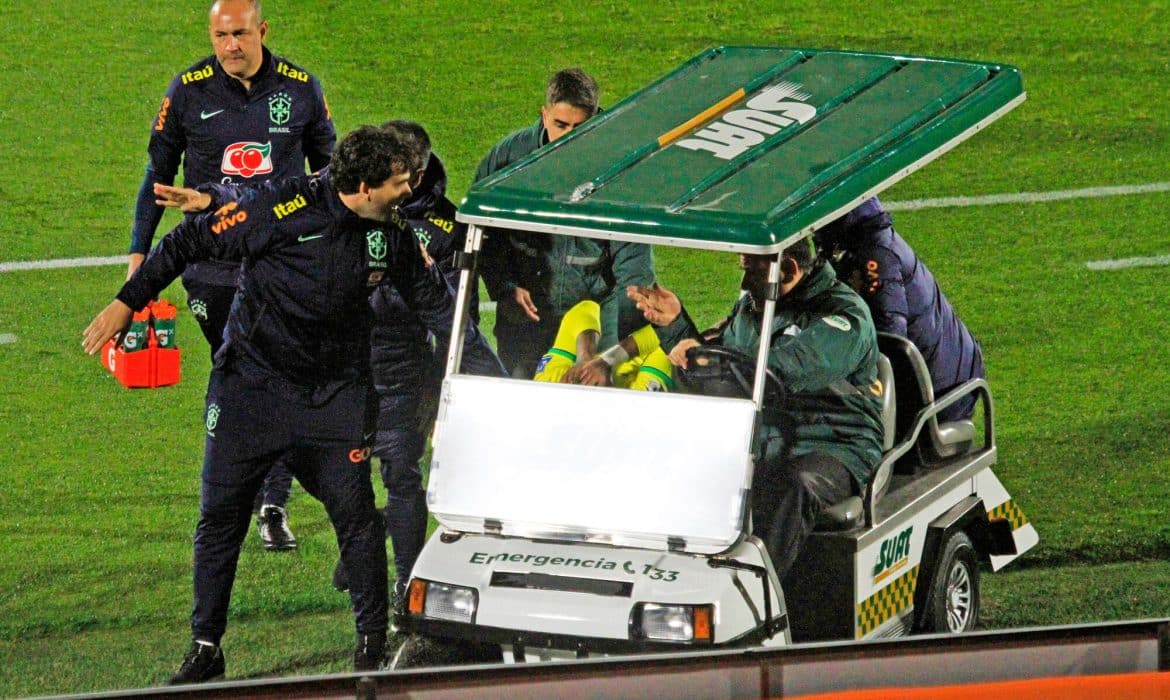 Neymar zerwał więzadła krzyżowe. To może być koniec sezonu dla Brazylijczyka