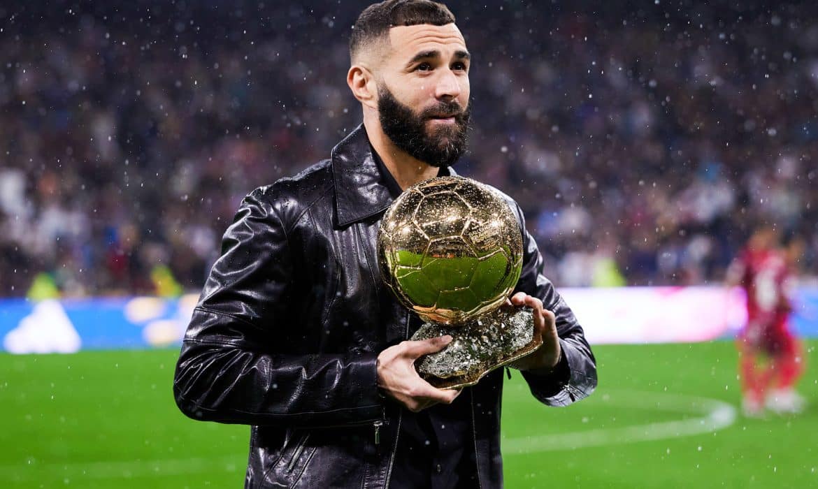 Ile waży Złota Piłka? Ile kosztuje? Z czego jest wykonana?