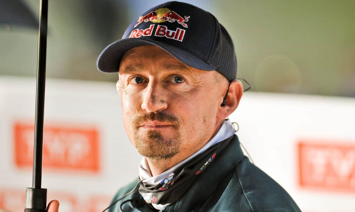 Adam Małysz zdiagnozował problemy polskich skoczk&oacute;w. &ldquo;Nie wygląda to dobrze&rdquo;