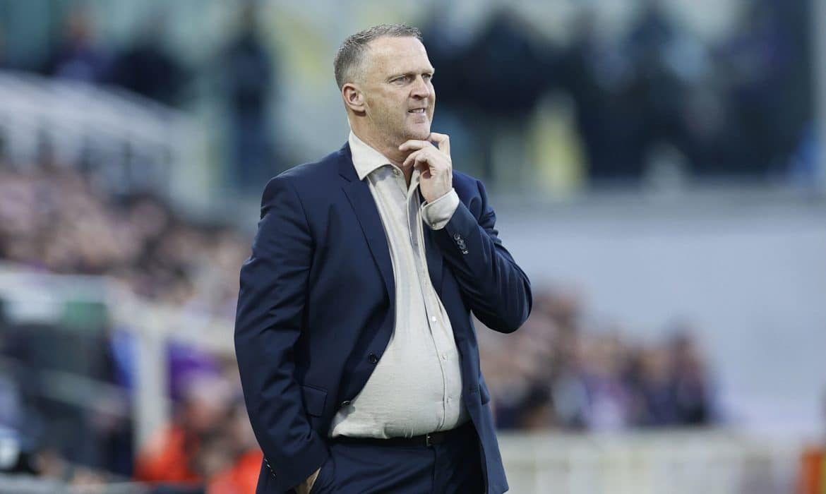 Lech Poznań poszukuje trenera. Van der Brom na wylocie!