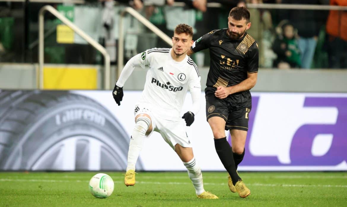 Legia Warszawa zostanie wyrzucona z puchar&oacute;w? On tego chce