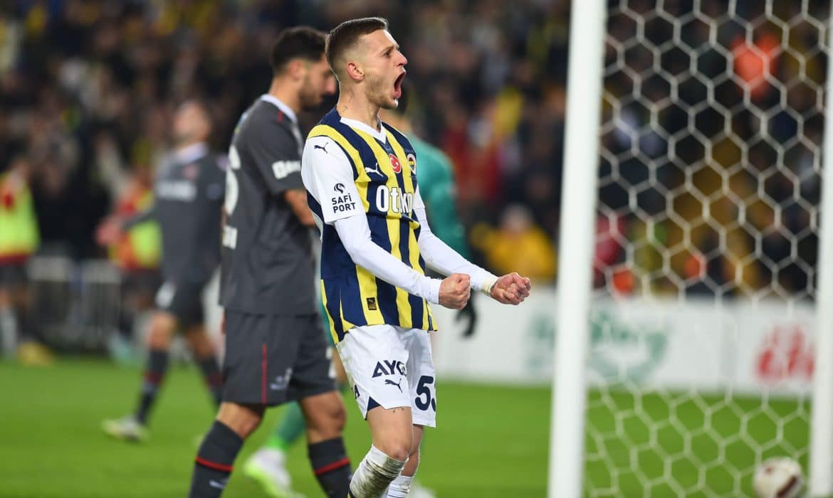 Sebastian Szymański na celowniku Liverpoolu. Fenerbahce wyceniło reprezentanta Polski