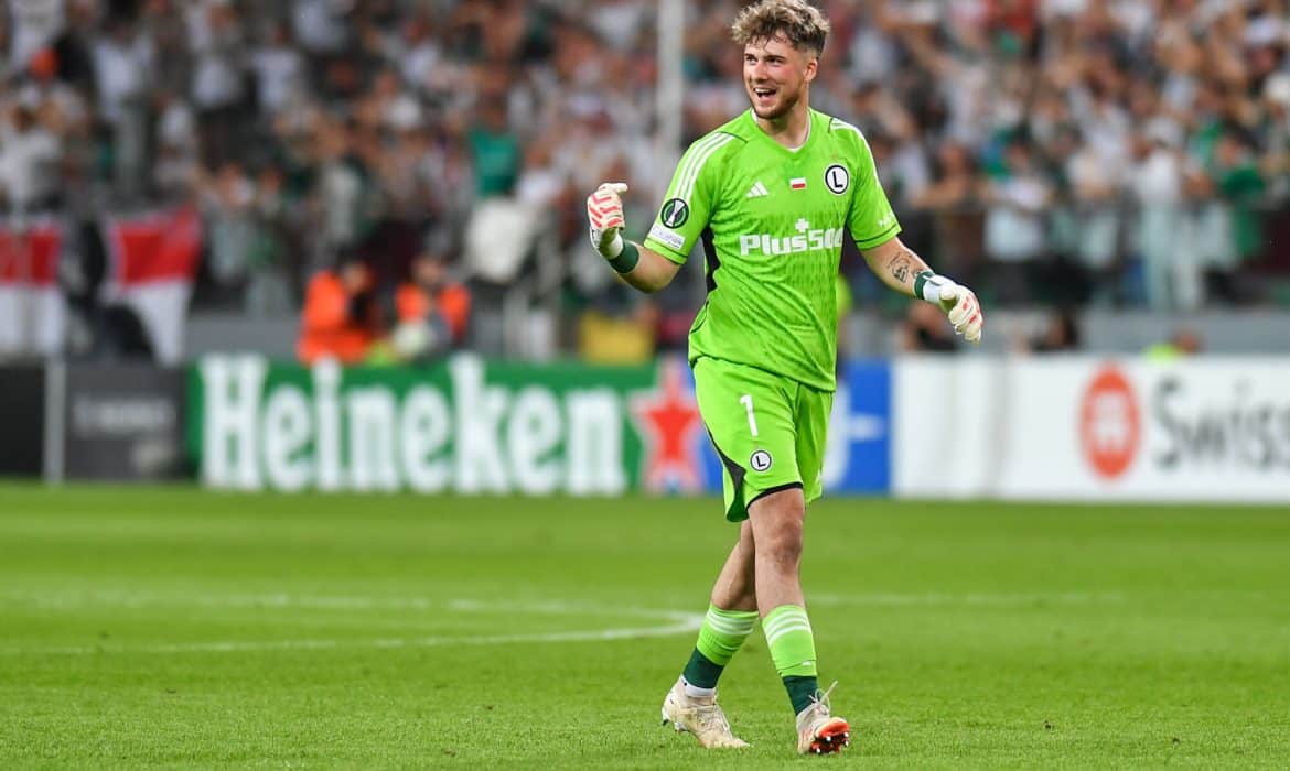 Kacper Tobiasz odejdzie z Legii Warszawa? Bramkarz podał kwotę