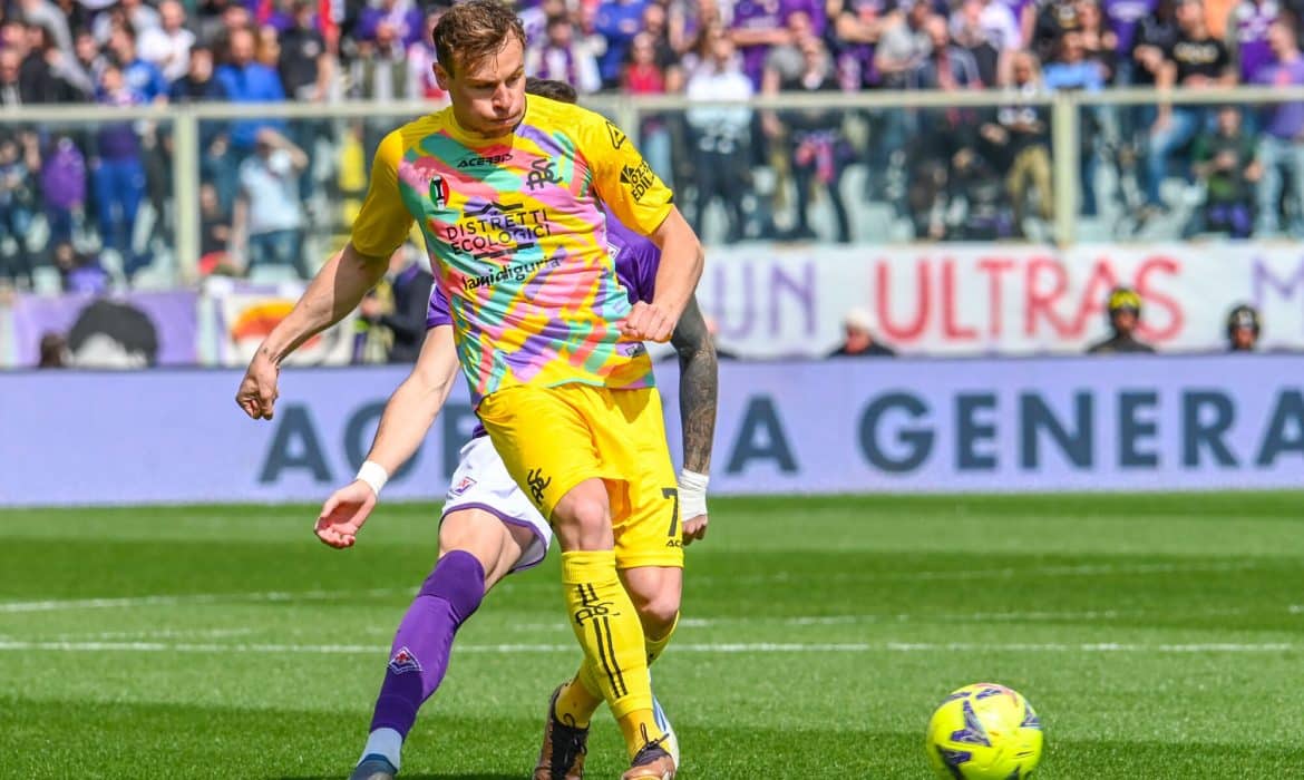 Szymon Żurkowski o krok od powrotu do Serie A. W poniedziałek zapadnie decyzja