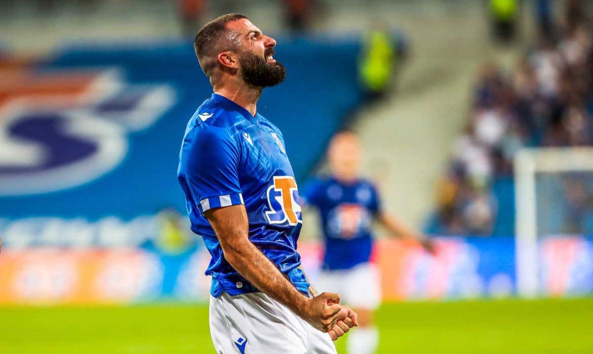 Mikael Ishak nadal bez pozwolenia na grę. Kiedy napastnik pomoże Lechowi Poznań?