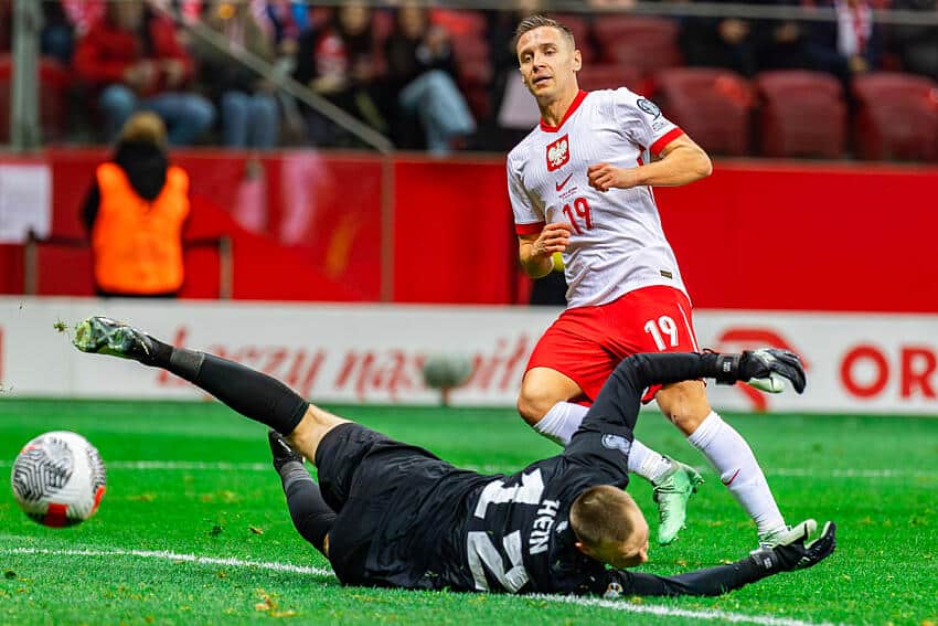 Przemysław Frankowski nie trenował z drużyną. Czy zagra z Walią?