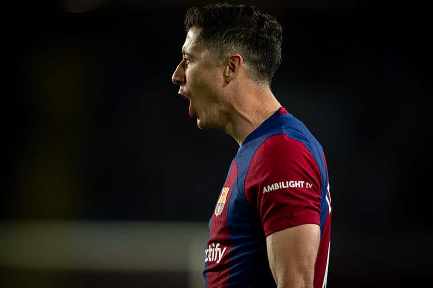 Robert Lewandowski z hat-trickiem. Powalczy o tytuł kr&oacute;la strzelc&oacute;w? [WIDEO]