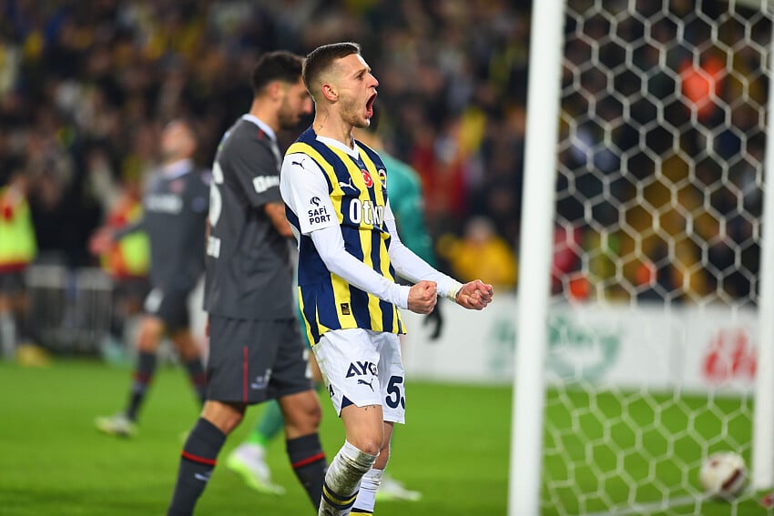 Sebastian Szymański jest rozchwytywany. Chce go aż dziewięć klub&oacute;w!