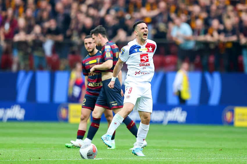 Wisła Krak&oacute;w straci &Aacute;ngela Rodado? Agent napastnika zabrał głos