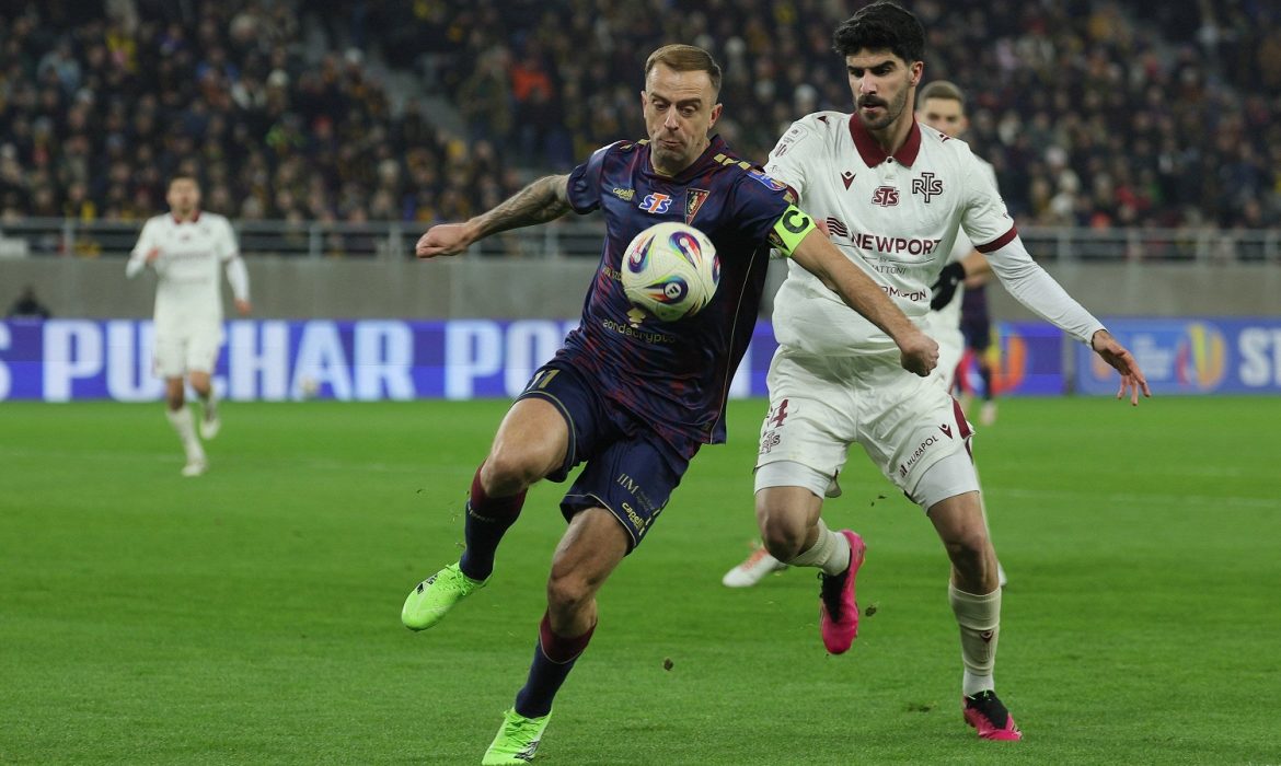 Ile zarabia Grosicki? Widzew w kolejce po &bdquo;Grosika&rdquo;!