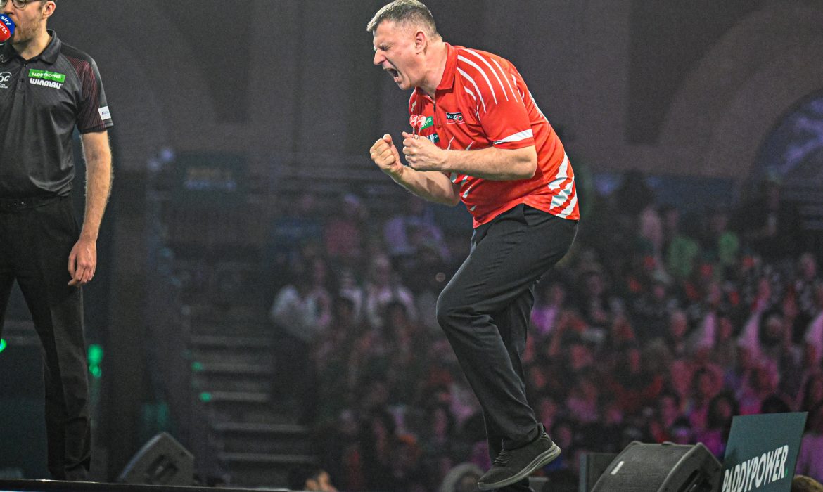 Polak w III rundzie PDC! Kiedy gra Ratajski?
