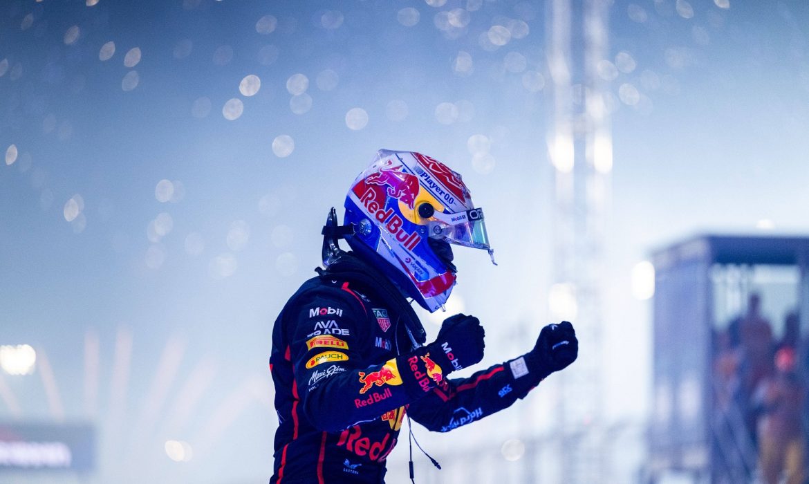 Co za finisz sezonu F1! Verstappen zn&oacute;w w grze!