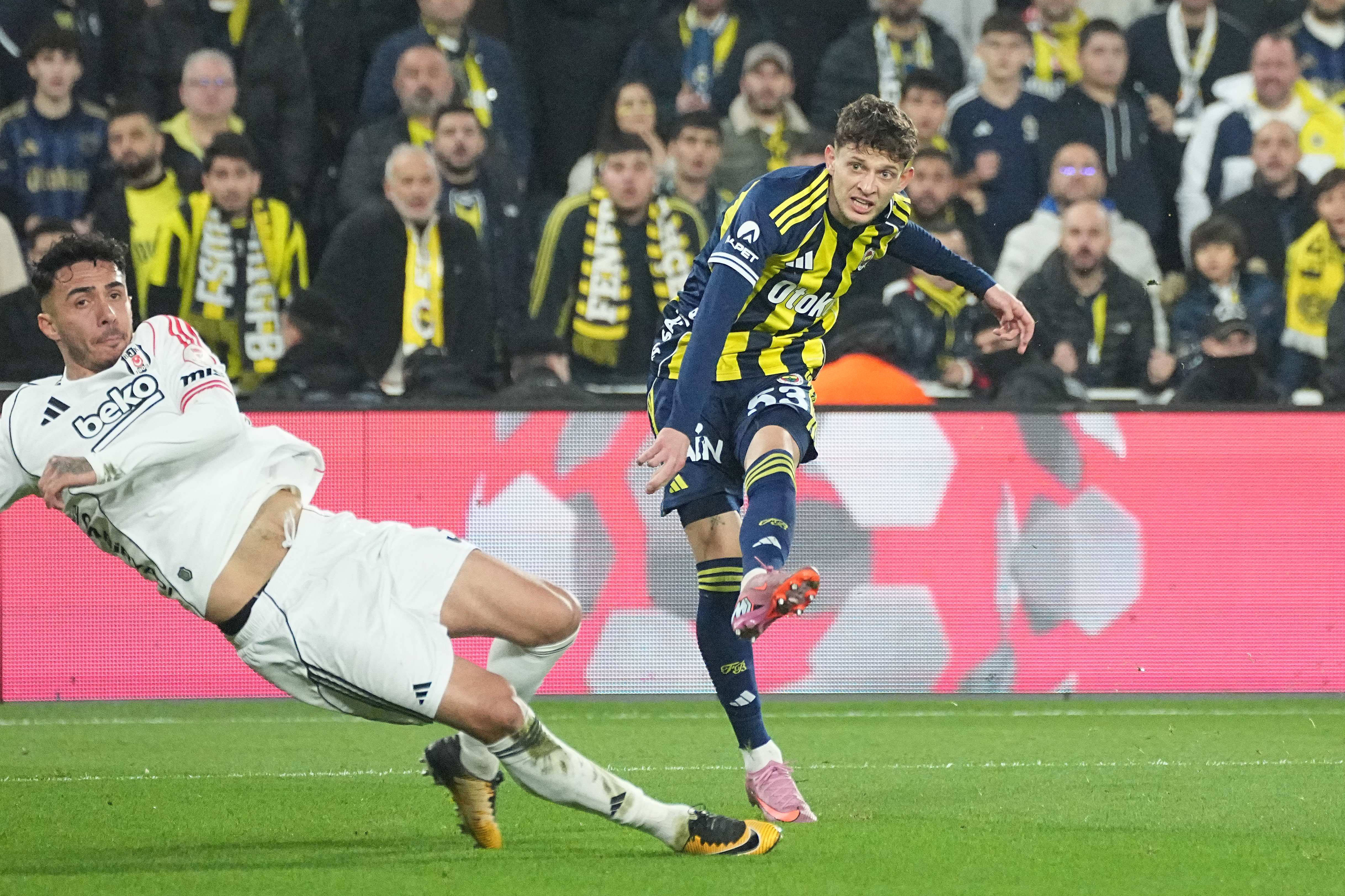 Gdzie przejdzie Szymański? Transfer na ostatniej prostej