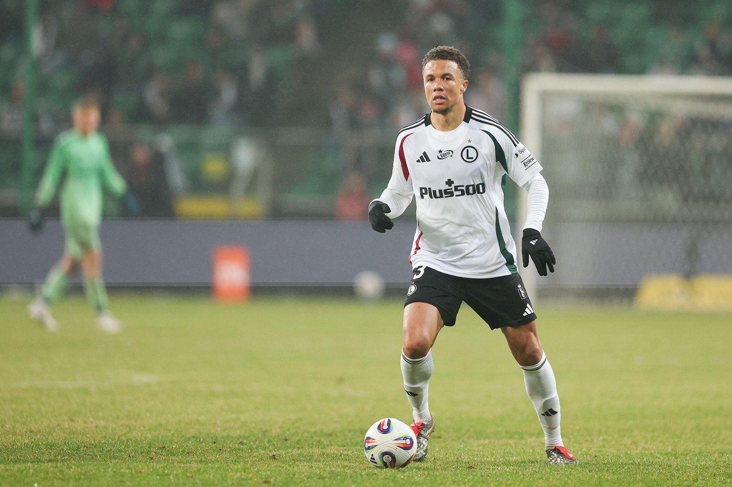 Widzew wykupuje podstawowego piłkarza Legii!