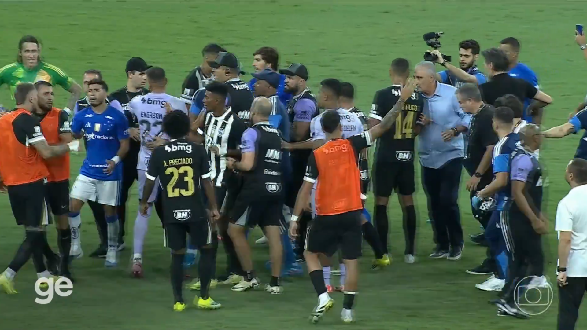 B&oacute;jka w Brazylii! Sędzia pokazał aż 23 czerwone kartki!